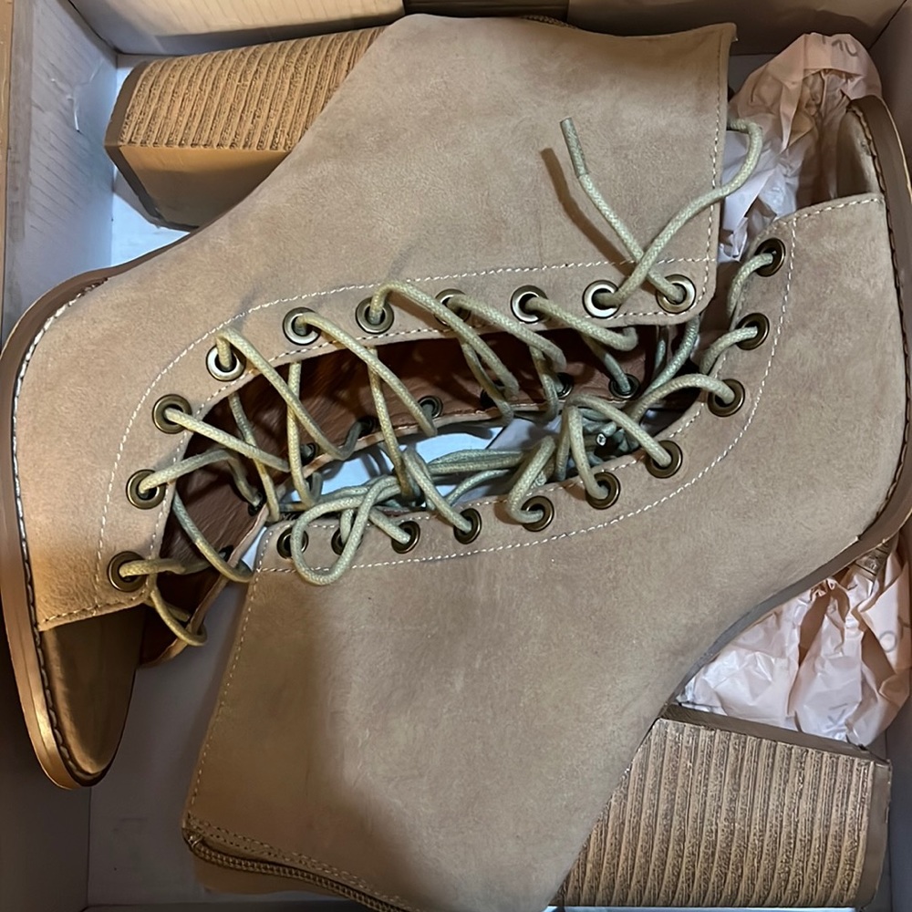 Heels size 7 excellent condition!